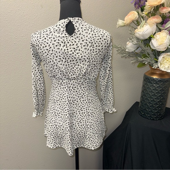 NWT ZARA Junior Black White Floral Ribbed Dress Long Sleeve Fit & Flare Size 9 - Picture 3 of 10